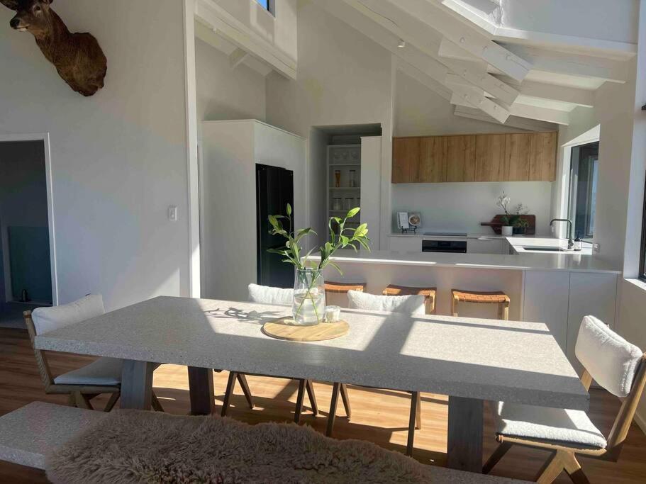 Breathtaking Views Villa Taupo Bagian luar foto